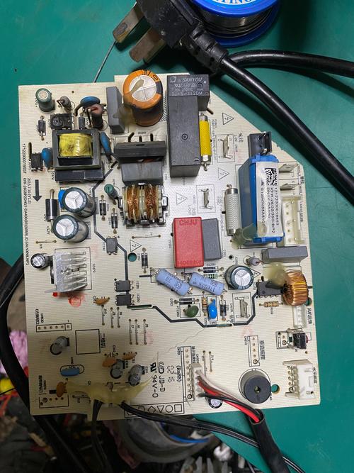 空調維修電路板多少錢，空調維修 電路板 美的5HH30